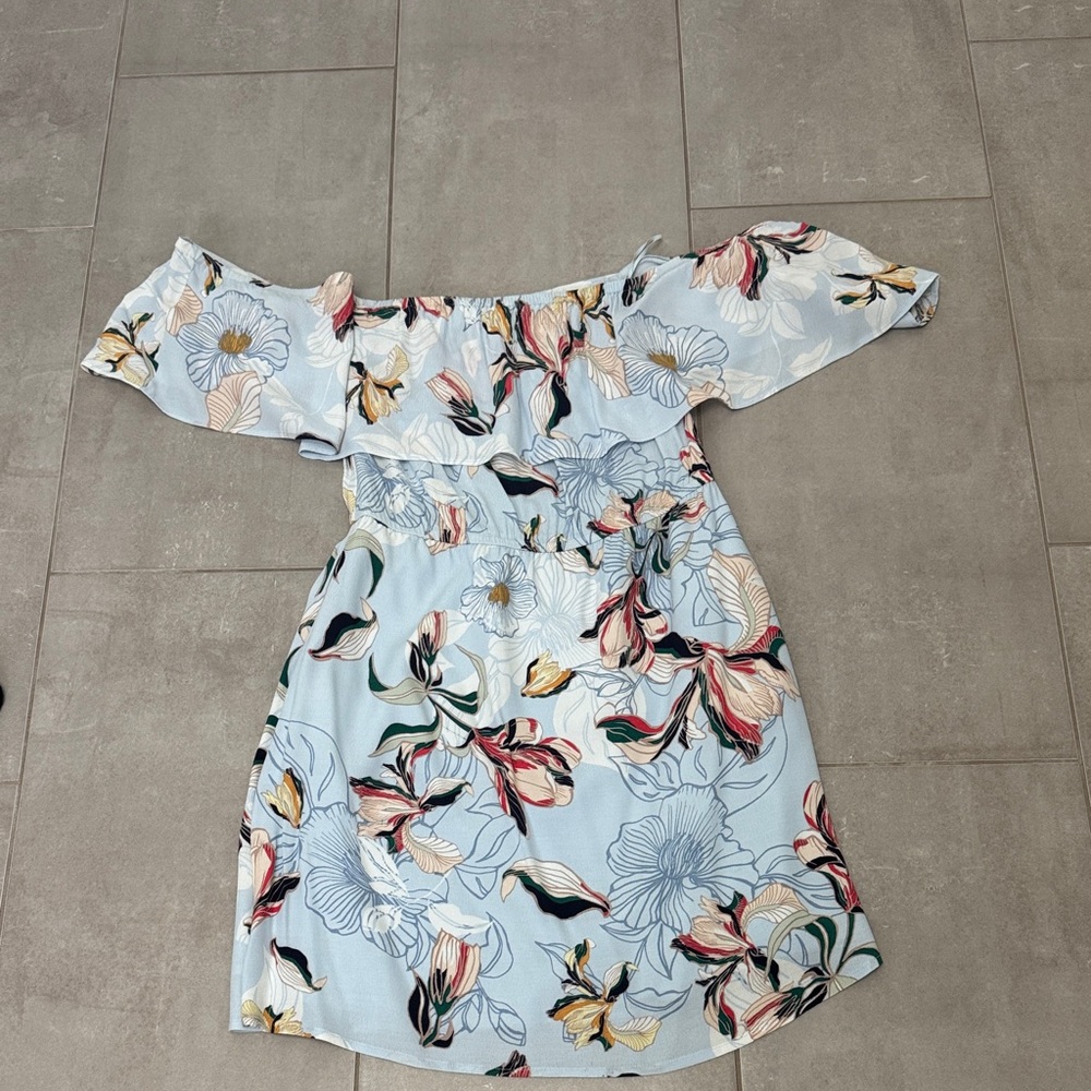 cupcakes & cashmere Off-Shoulder Floral Dress in Light Blue